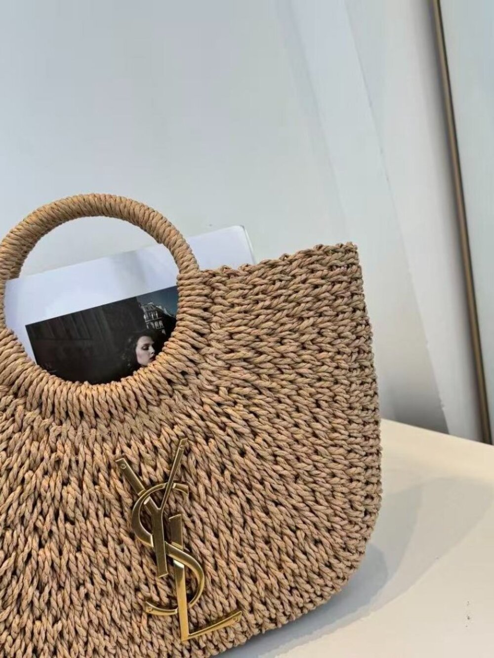 Saint Laurent's new straw bag - Picture 5 of 7